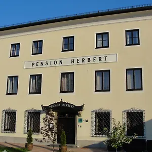 hotel-pension-herbert.salzburghotels.net/